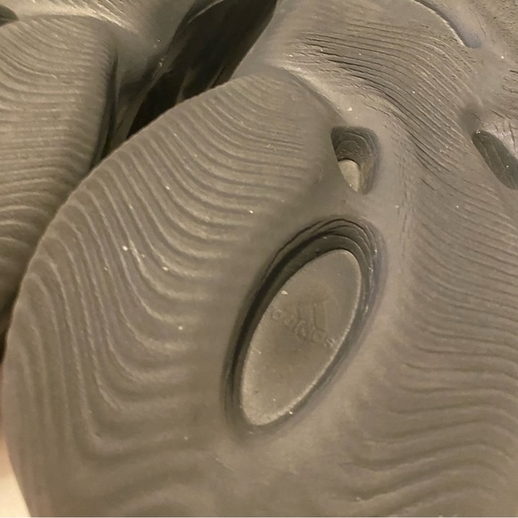 Yeezy Foam Runner in Onyx - Picture 6 of 6